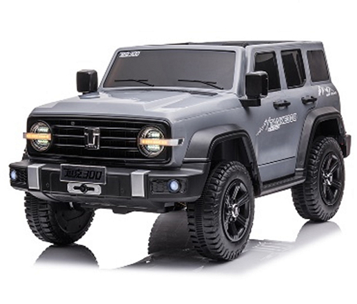 Электромобиль TANK, на аккум. 12V/7*1, редуктор 390*4, Р/У 2.4GHz, свет, звук, музыка, Bluetooth, открываются двери, плавный старт, полный привод, двойное сиденье эко-кожа, колеса EVA, в/к 117*64*51см. Цвет - серый. в Джамбо Тойз