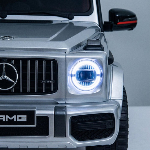 Электромобиль Mercedes Benz AMG на аккум.,12V/4.5AH*1, 380*2, Р/У 2.4GHz, свет, звук, сиденье эко-кожа, колеса EVA,откр.двери,индик.зарядки, MP3, плавн.старт, в/к 105*55*33см. Цвет - серебро. в Джамбо Тойз #7