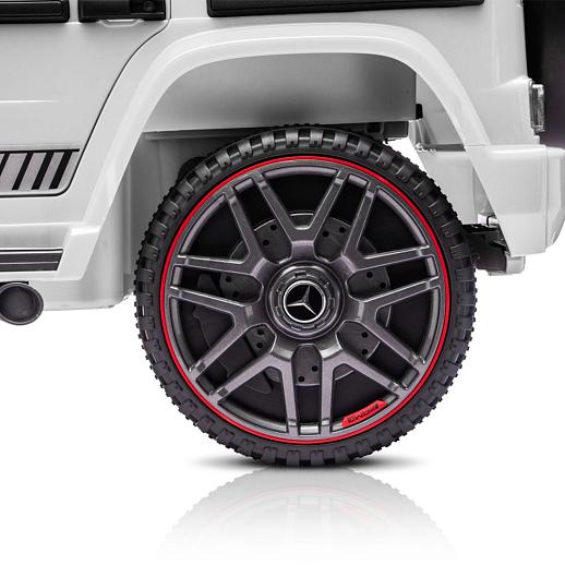 Электромобиль Mercedes Benz AMG на аккум.,12V/4.5AH*1, 380*2, Р/У 2.4GHz, свет, звук, сиденье эко-кожа, колеса EVA,откр.двери,индик.зарядки, MP3, плавн.старт, в/к 105*55*33см. Цвет - белый. в Джамбо Тойз #2