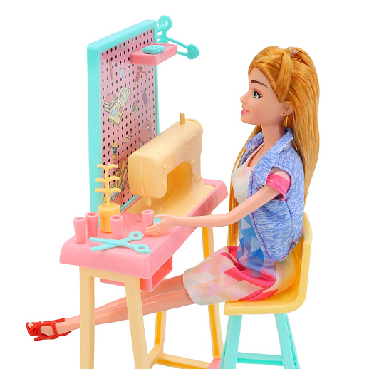 Кукла "Рукодельница", в комплекте швейная машинка, стол, стул, аксессуары, в/к 22х7,6х33 см в Джамбо Тойз #10